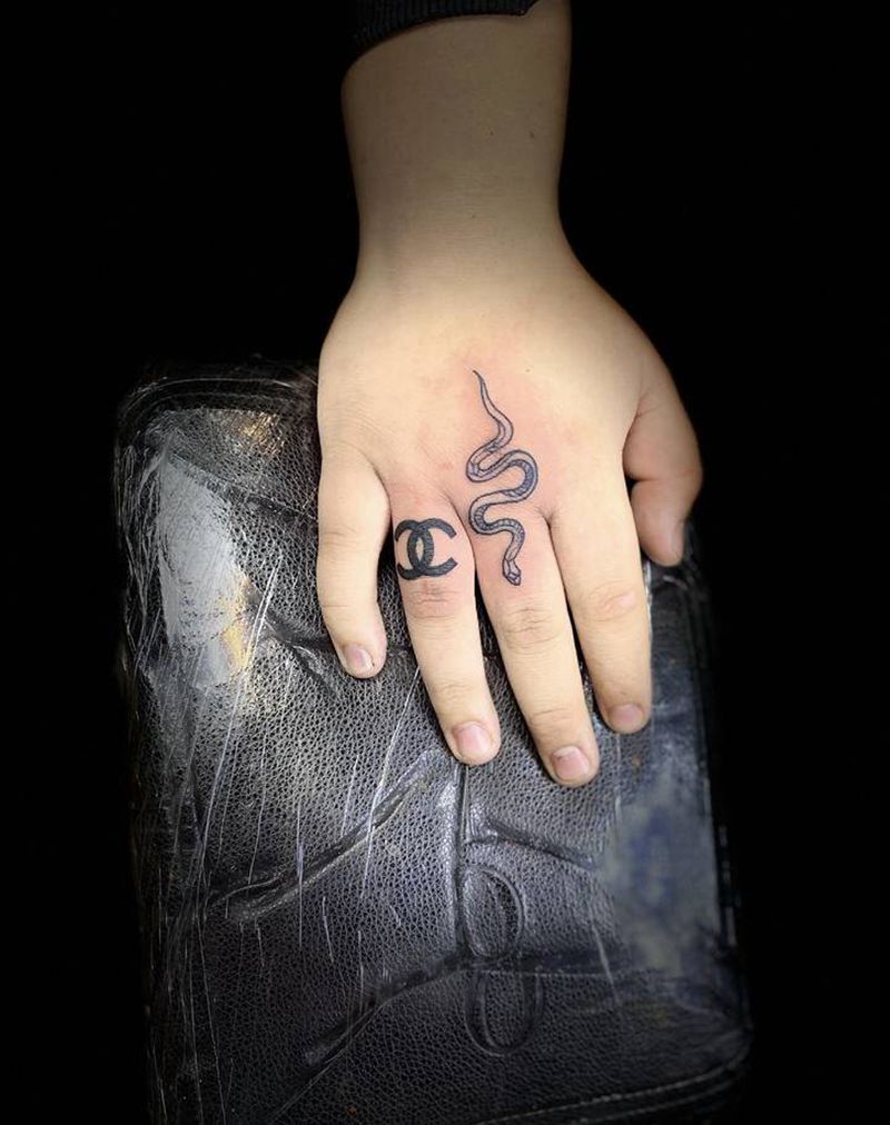 手指纹身图片_手部New School纹身图案