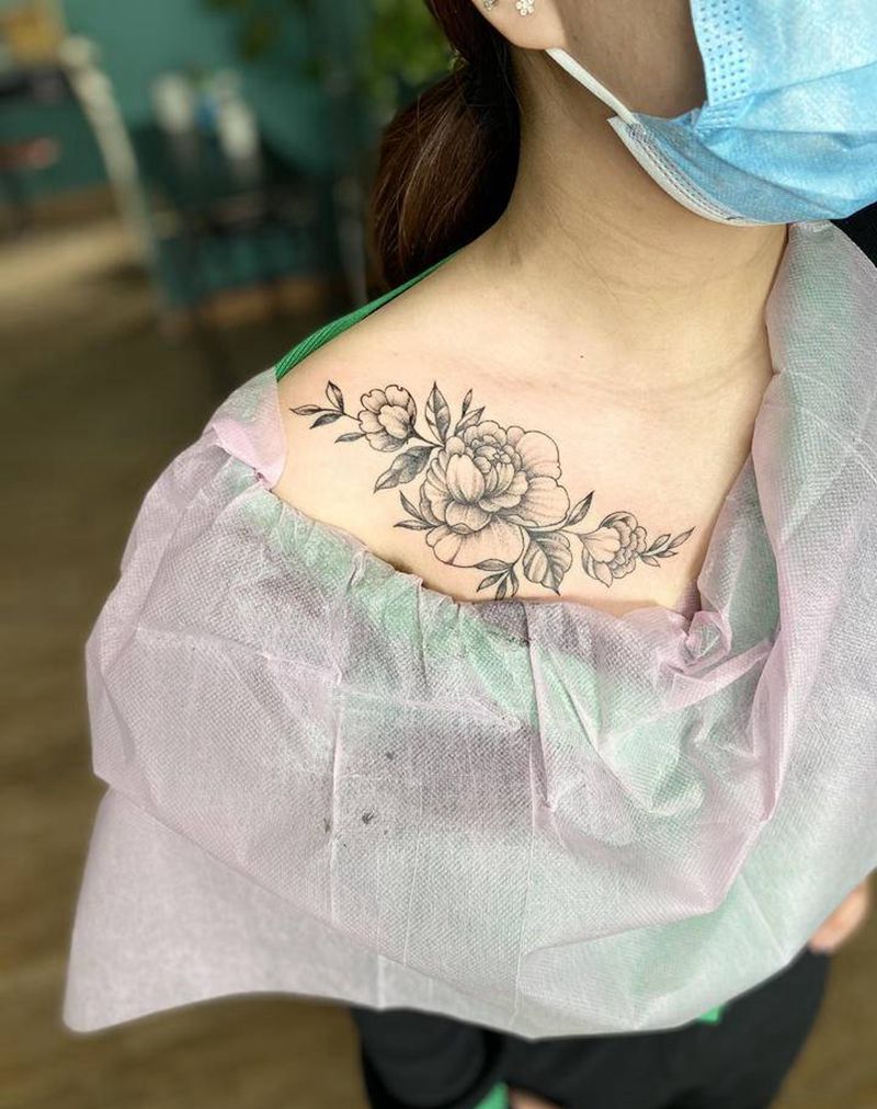 素花纹身图片_胸部纹身图案