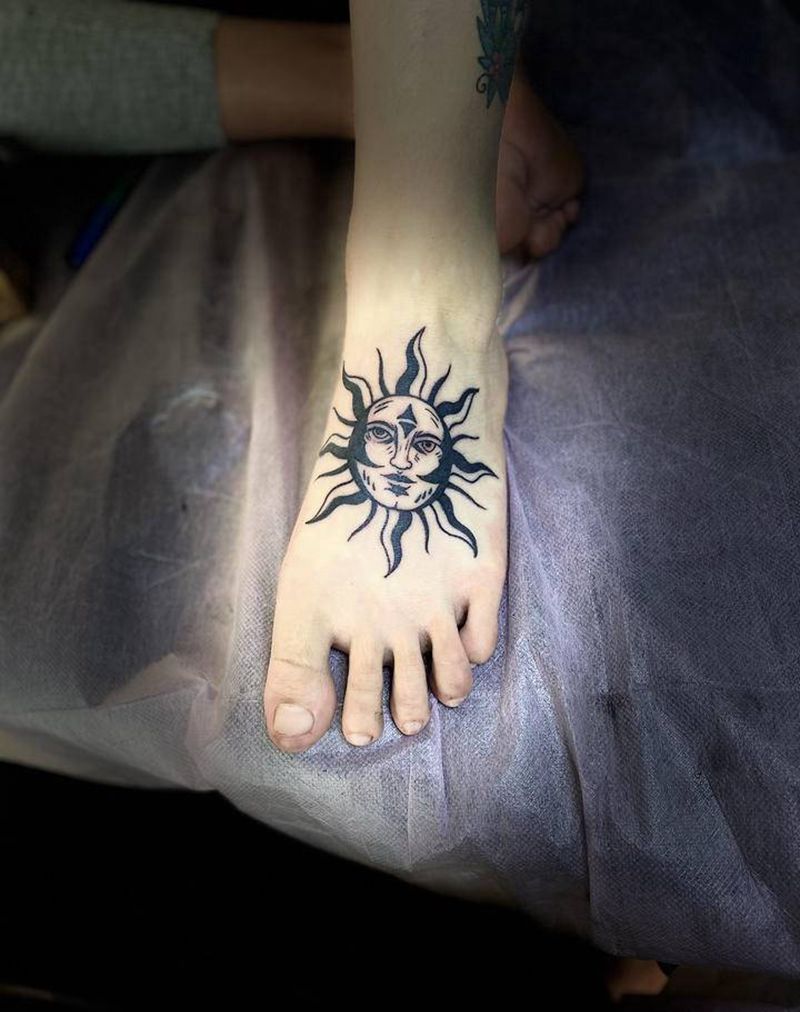 太阳老爷爷纹身图片_脚部New School纹身图案