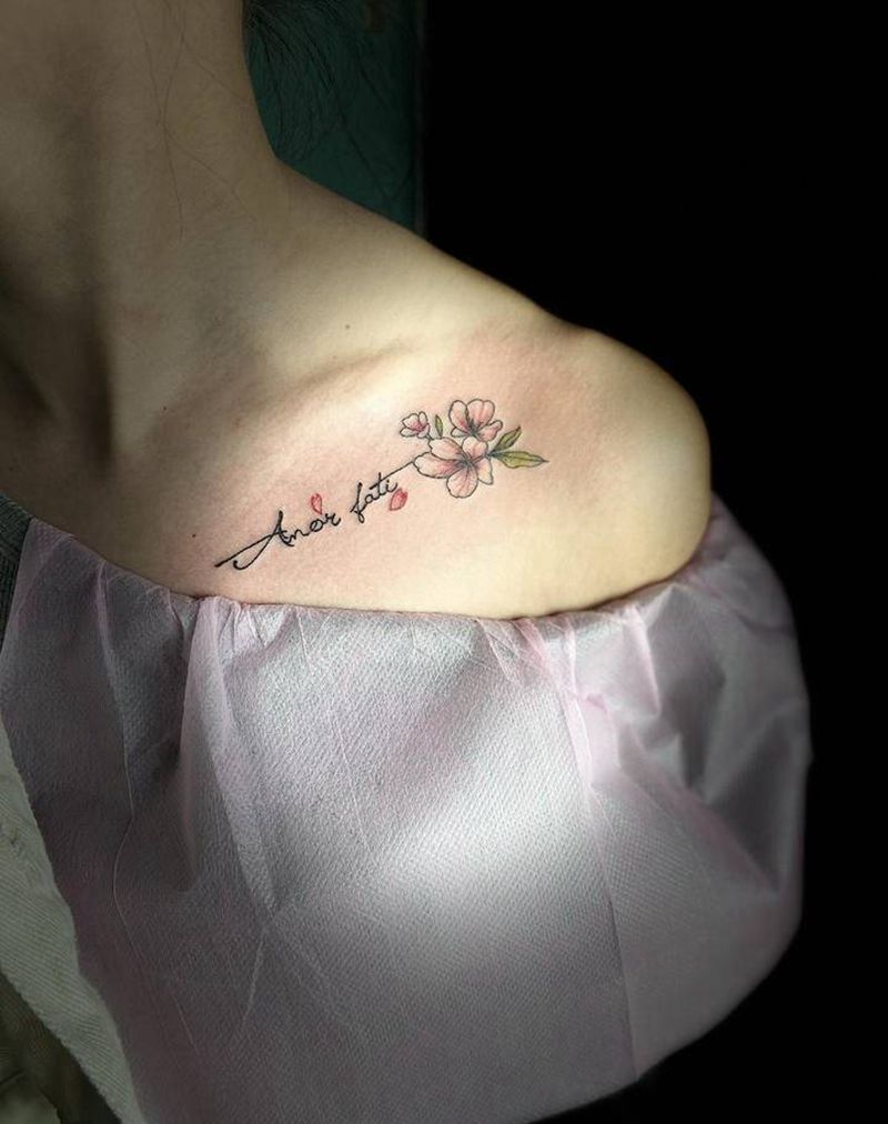 字母花纹身图片_胸部花体字点刺纹身图案