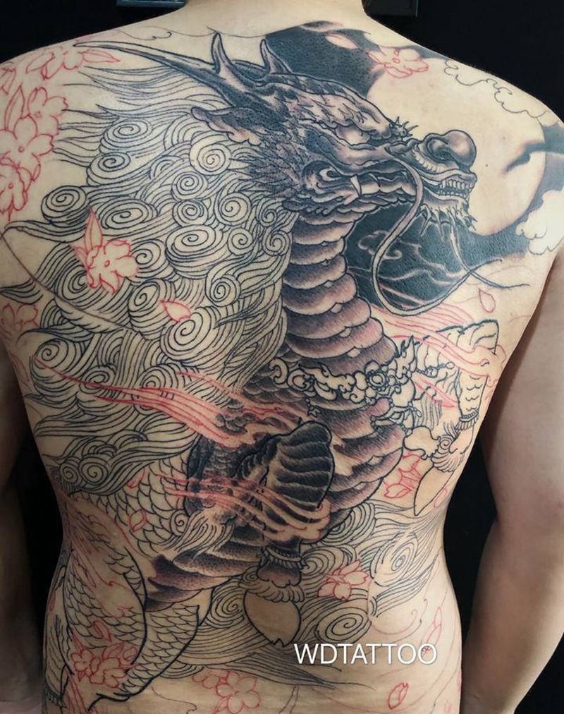 满背麒麟纹身图片_背部新传统纹身图案