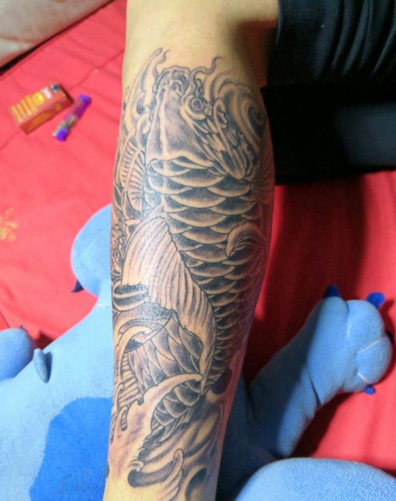 小腿鲤鱼纹身图片