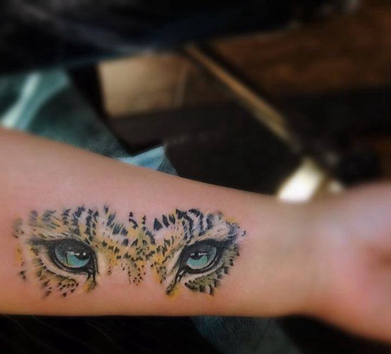 一对豹眼纹身图片