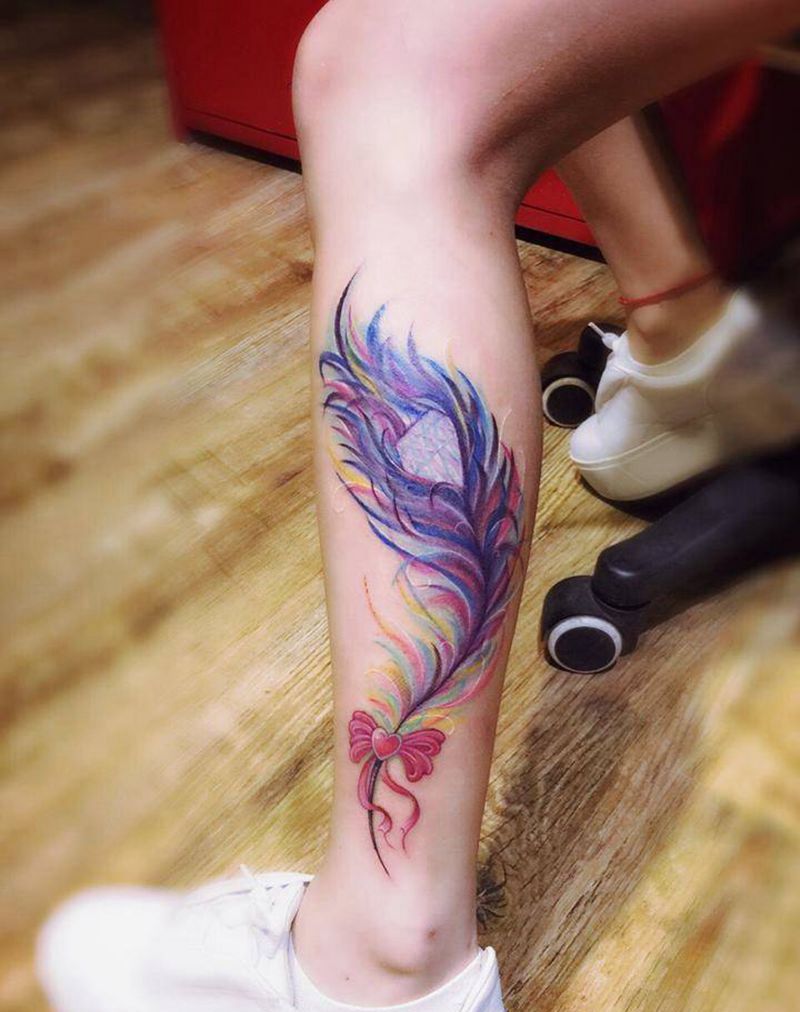 羽毛纹身图片_腿部欧美纹身图案