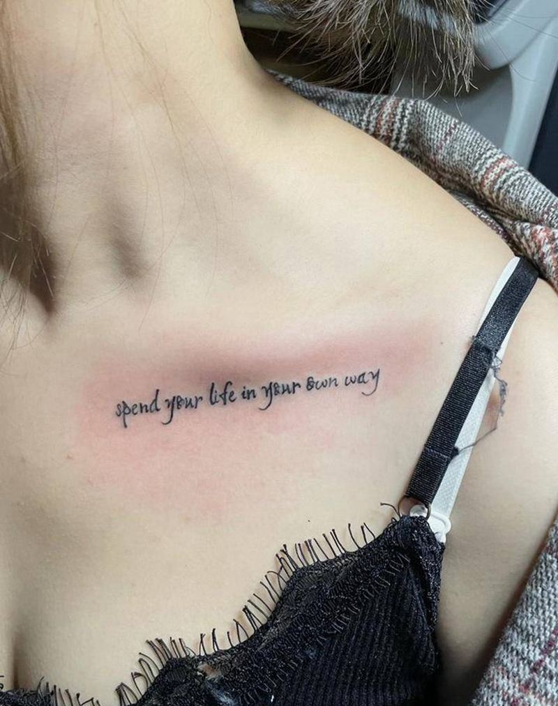 字母纹身图片_胸部纹身图案