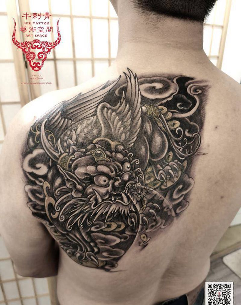 貔貅纹身图片_背部肩部新传统纹身图案