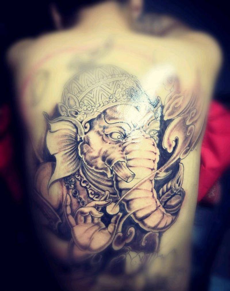 后背象神纹身图片