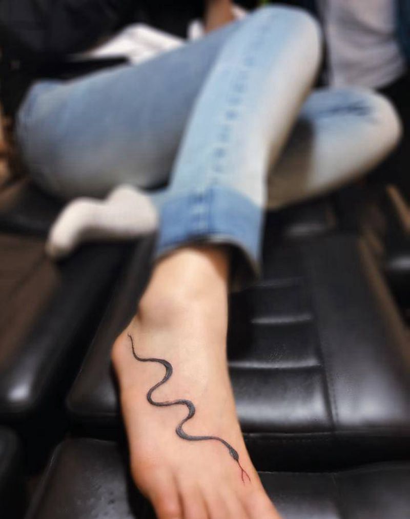 小蛇一条纹身图片