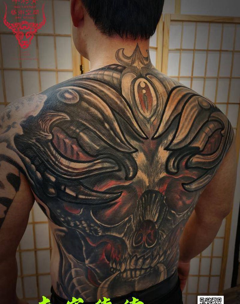 未完待续纹身图片_背部欧美写实纹身图案