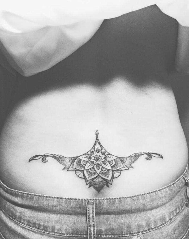 梵花纹身图片_腰部欧美图腾纹身图案