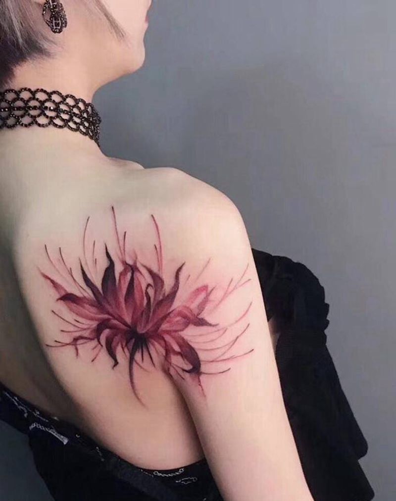 曼珠沙华纹身图片_背部水彩欧美写实纹身图案