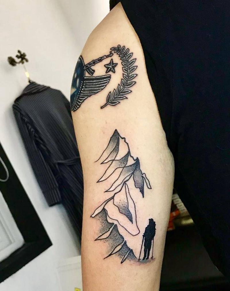 登山者纹身图片