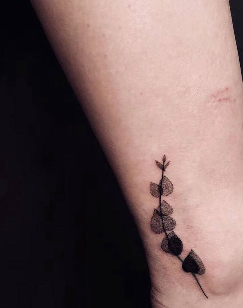 遮盖纹身图片_腿部点刺纹身图案