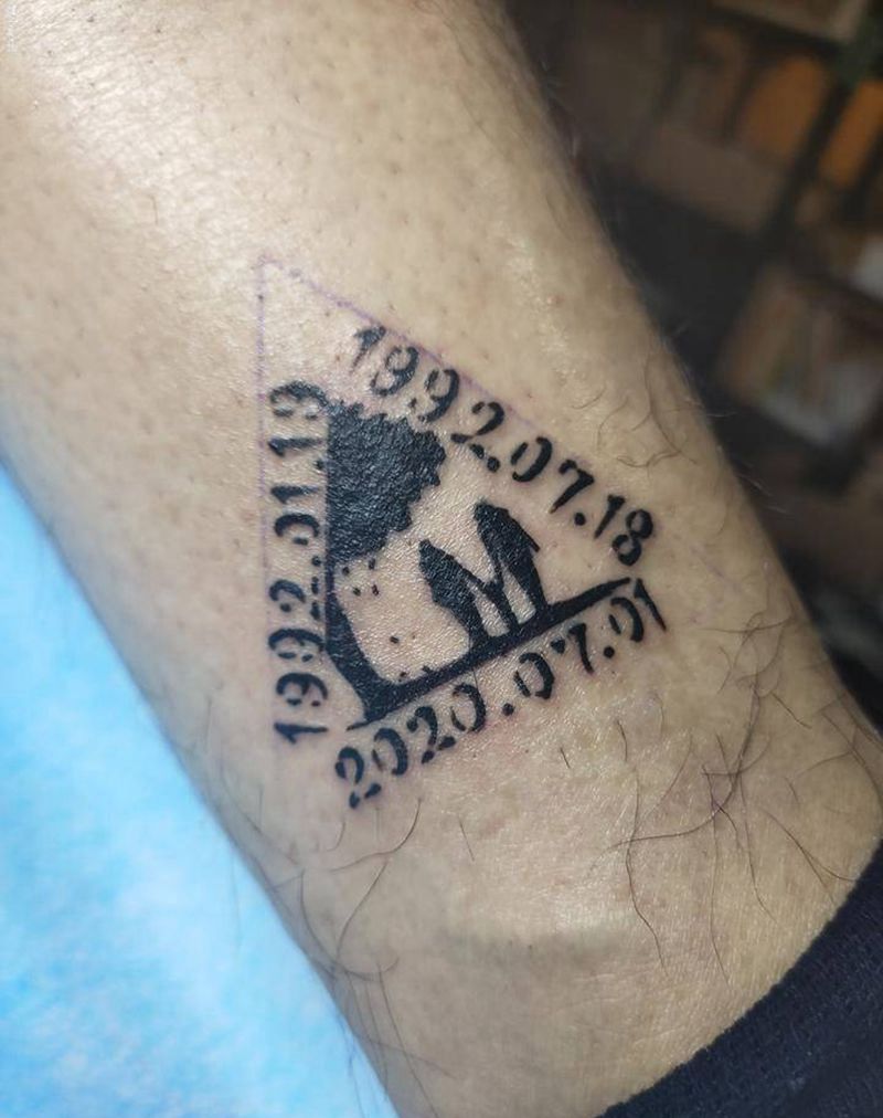 三口之家纹身图片_脚部纹身图案