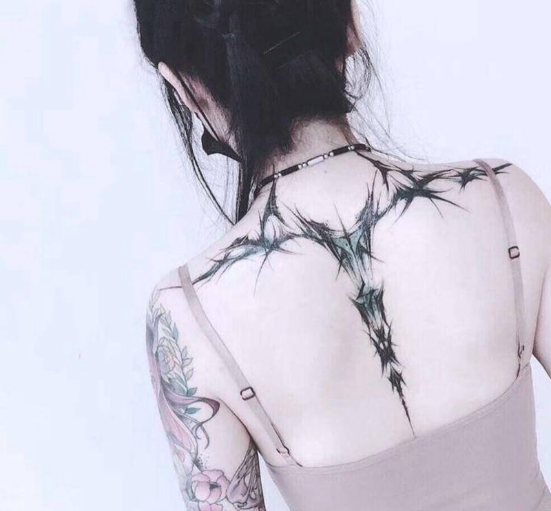 暗黑风纹身图片_背部纹身图案