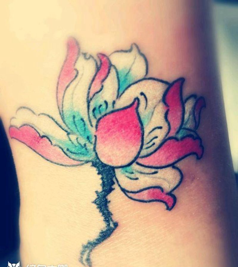 脚踝小荷花纹身图片