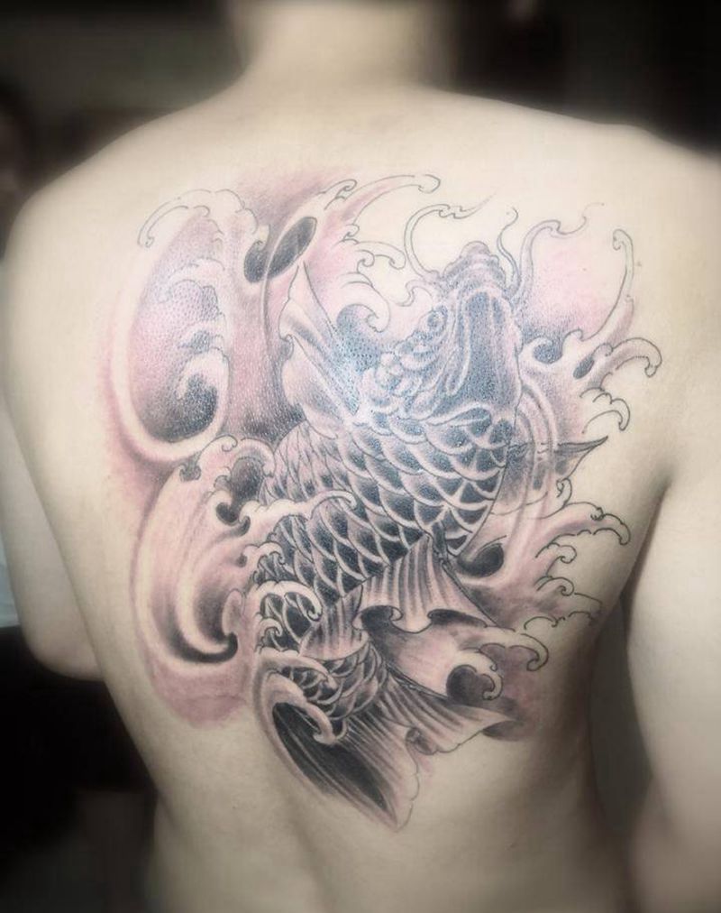 鲤鱼纹身图片_背部纹身图案