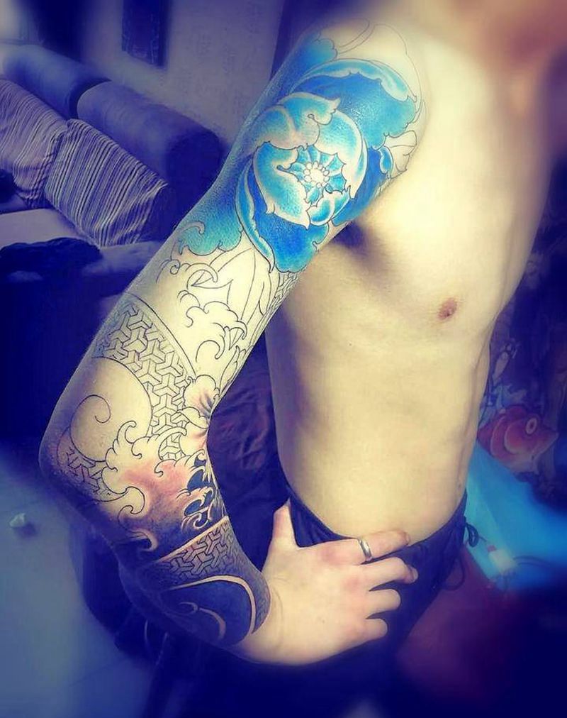 牡丹臂纹身图片_胸部手臂新传统纹身图案