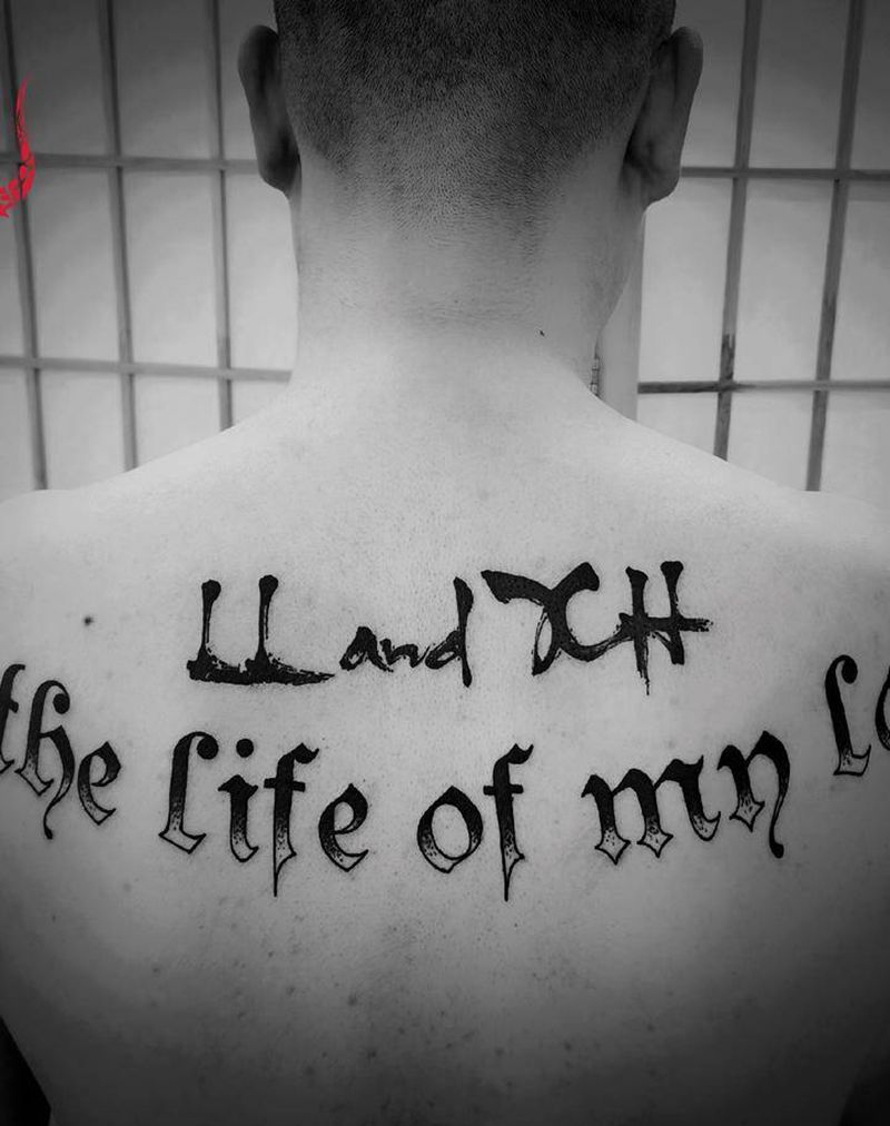 英文纹身图片_背部肩部花体字纹身图案
