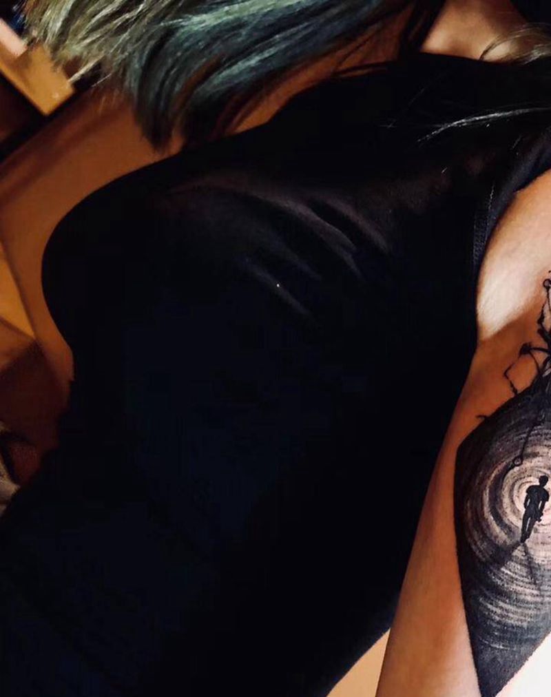 点刺纹身图片_手臂纹身图案