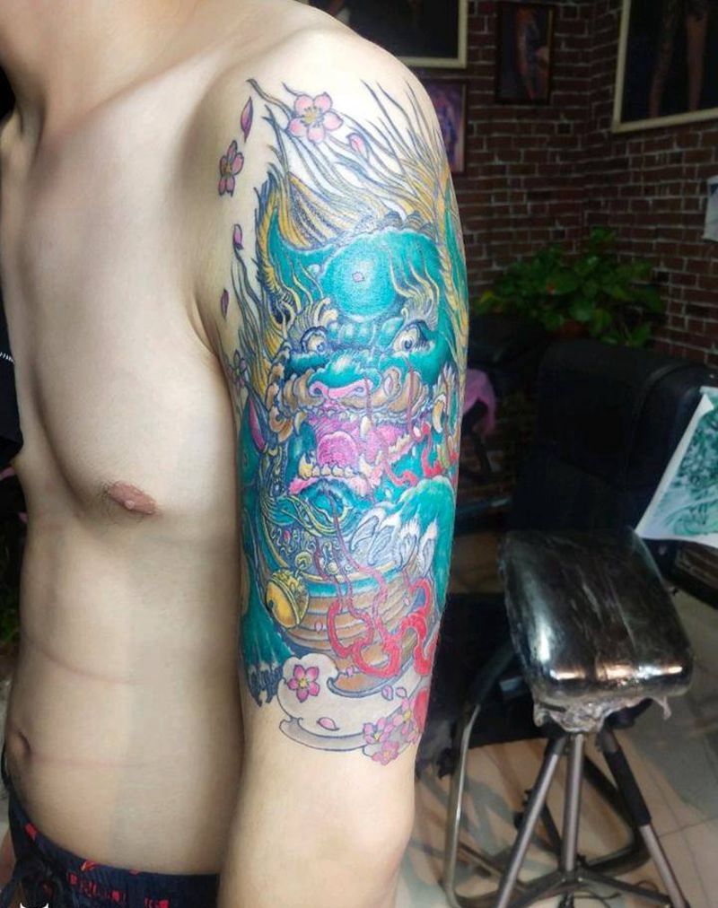 唐狮纹身图片_肩部新传统纹身图案