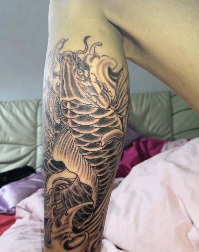 小腿鲤鱼纹身图片