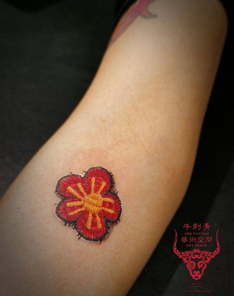 小红花纹身图片_手臂纹身图案