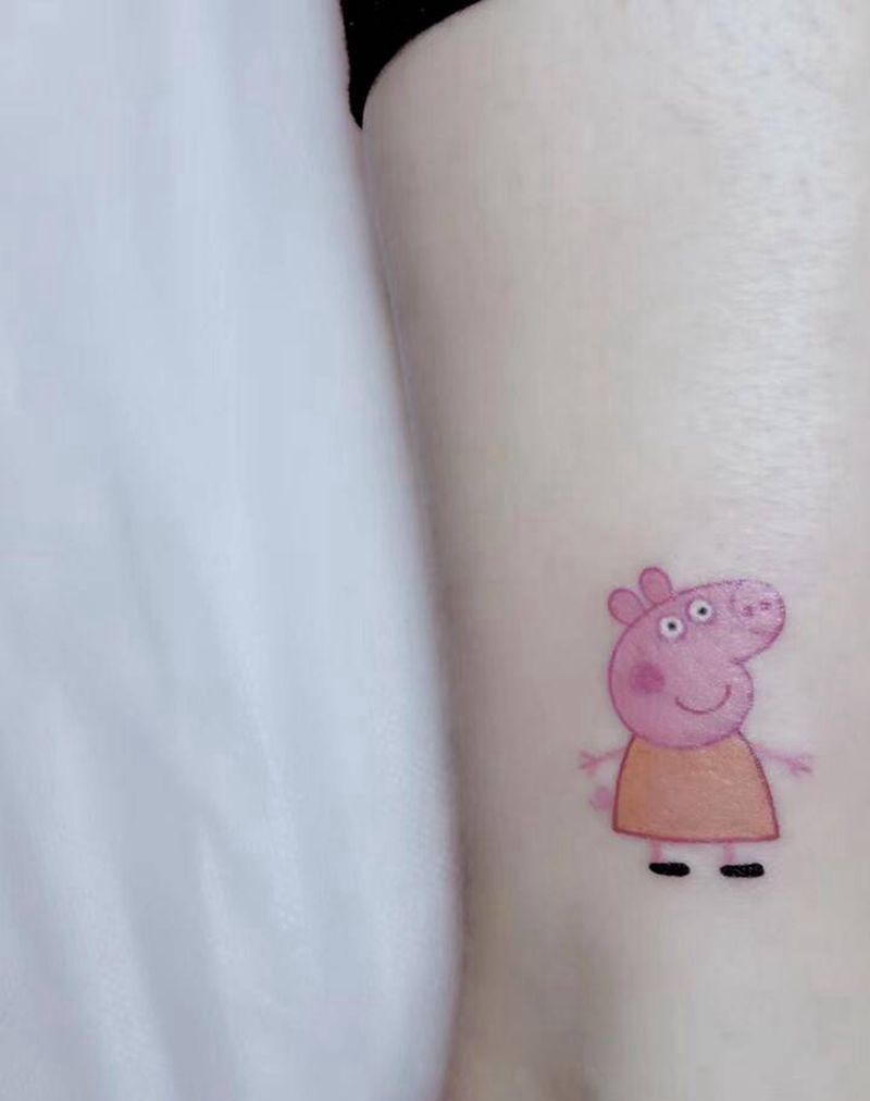 佩奇纹身图片_腿部纹身图案