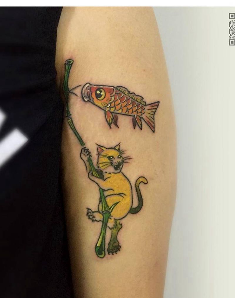 喵与鲤鱼旗纹身图片_成品手臂欧美清新动物植物静物原创纹身图案