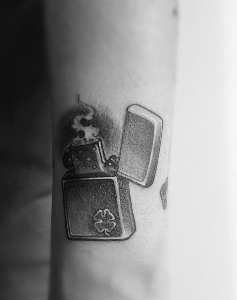 Zippo纹身图片_成品手臂欧美写实静物原创纹身图案