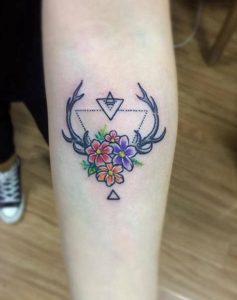 鹿角与花纹身图片_成品手臂背部欧美清新动物植物图腾纹身图案