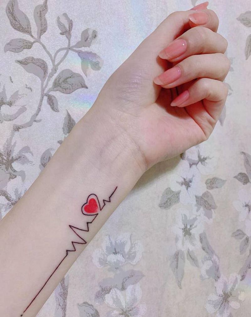 心纹身图片_手部几何纹身图案