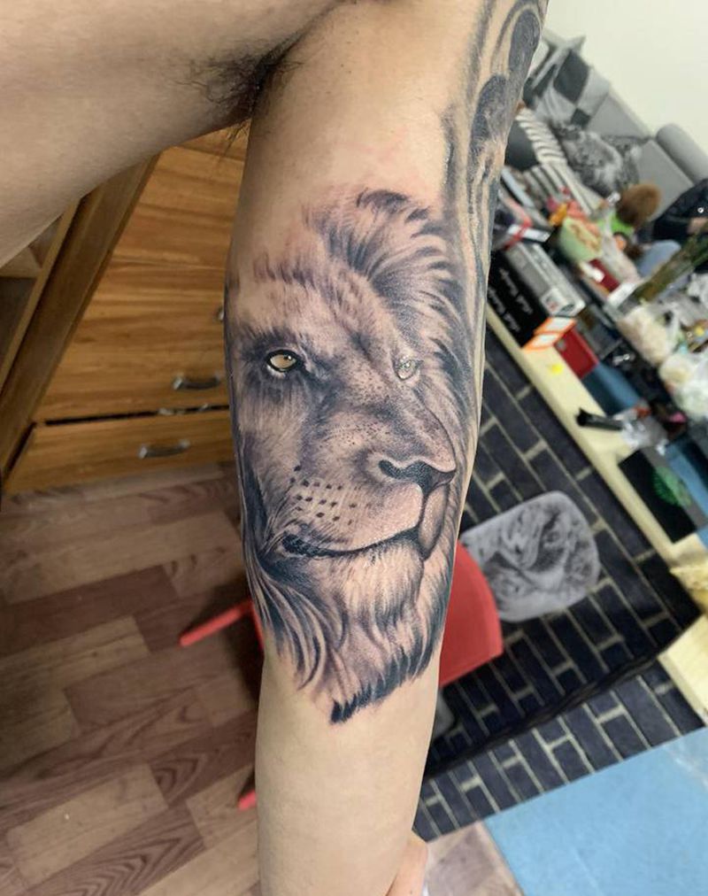 狮子1300纹身图片_手臂手部欧美写实纹身图案