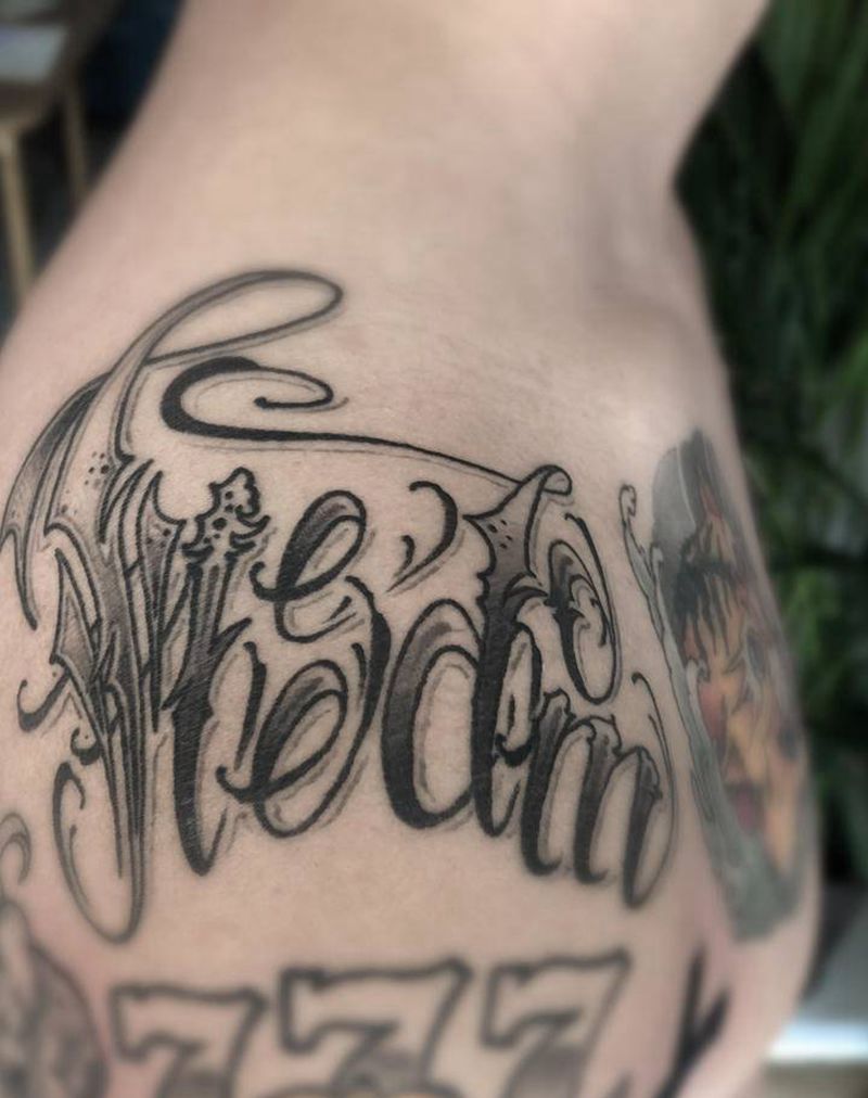 Freedom纹身图片_肩部花体字New School纹身图案