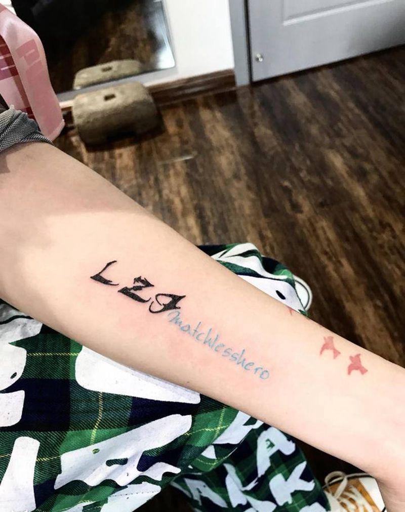 字母纹身图片_手臂花体字纹身图案