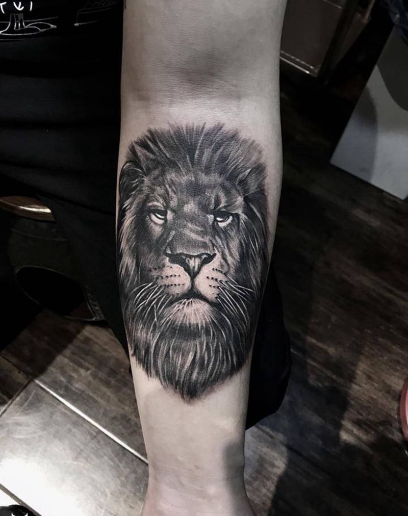 狮子纹身图片_手臂欧美写实纹身图案