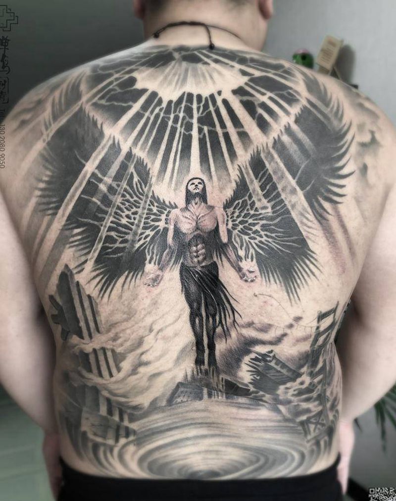 天裂纹身图片_背部欧美写实纹身图案