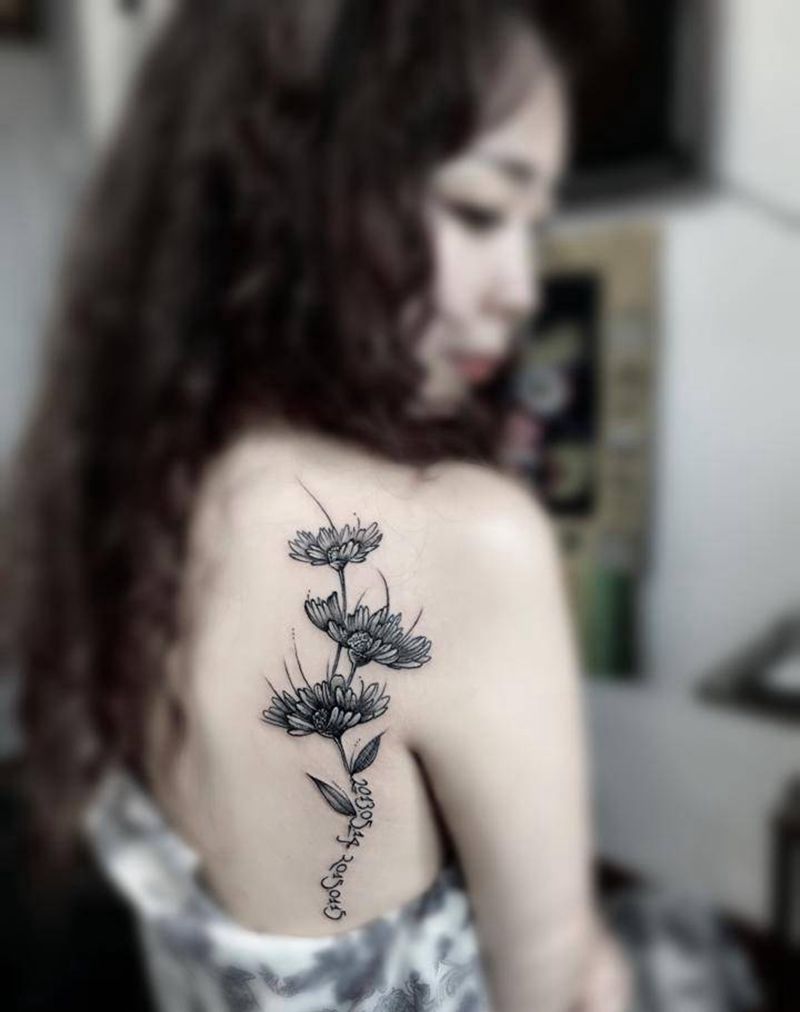 花儿纹身图片_肩部水墨点刺纹身图案