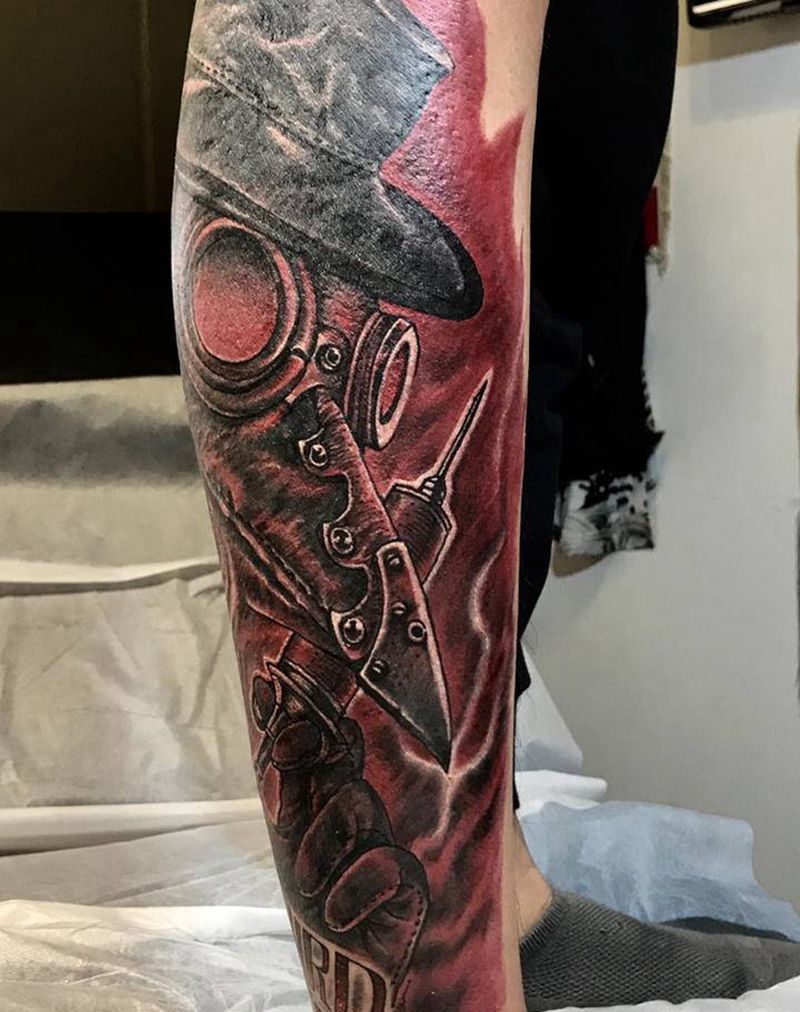 鸟人医生纹身图片_腿部欧美写实纹身图案