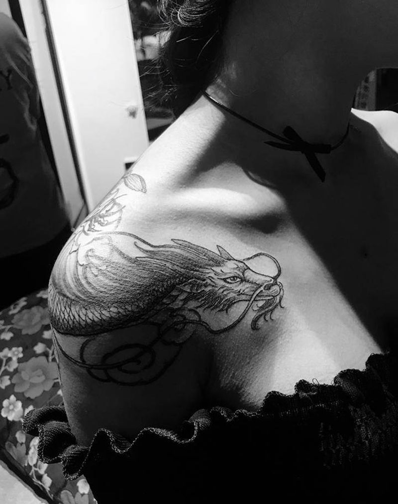 龙纹身图片_肩部欧美写实新传统纹身图案