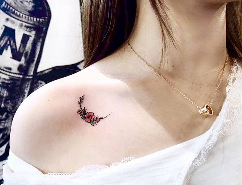 小清新纹身图片_肩部胸部水彩New School纹身图案