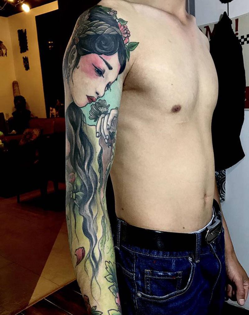 青衣纹身图片_手臂新传统水彩纹身图案