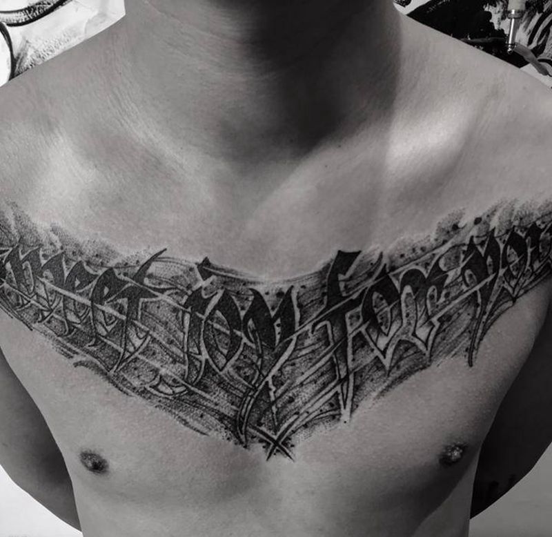 花体字纹身图片_胸部花体字纹身图案