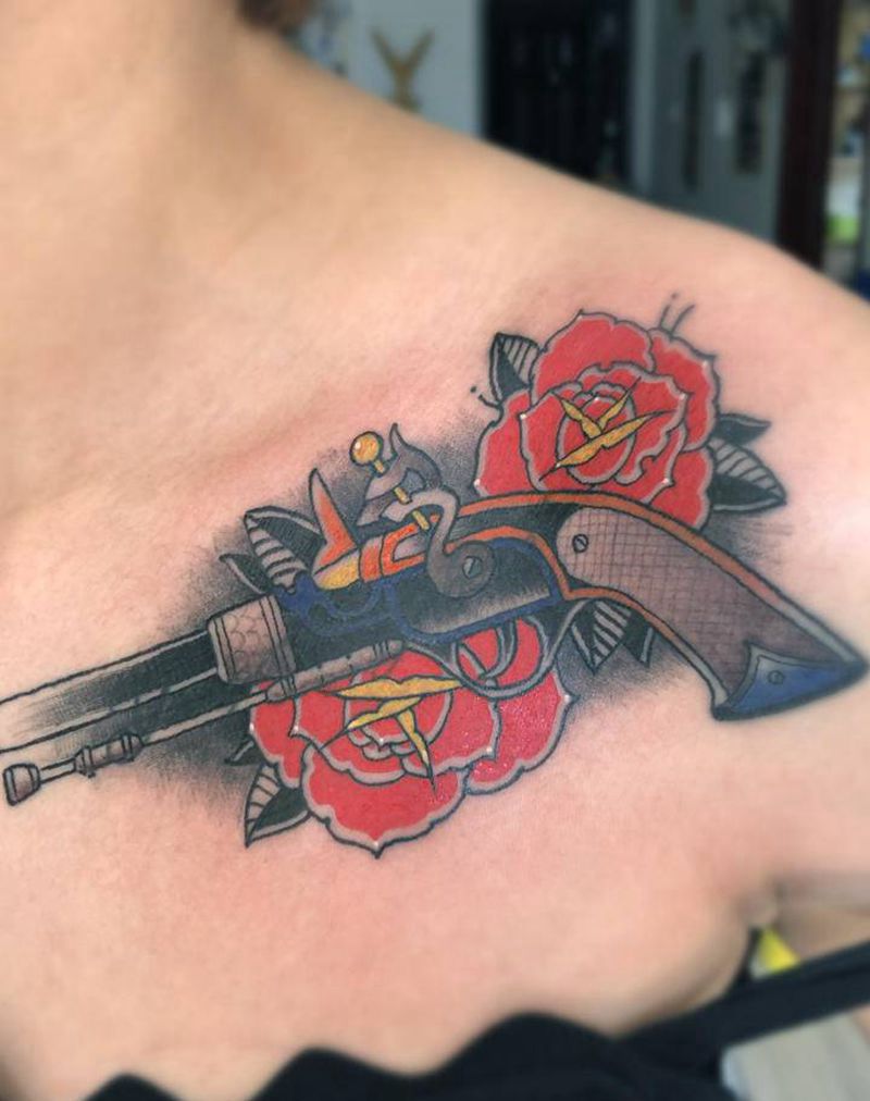 枪炮玫瑰纹身图片_肩部Old School纹身图案