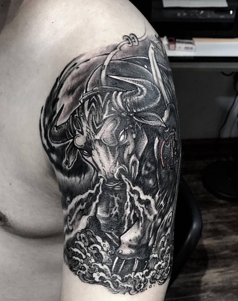 牛纹身图片_手臂肩部欧美写实新传统纹身图案