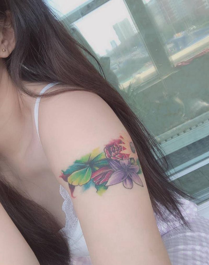 花纹身图片_肩部水墨花纹身图案