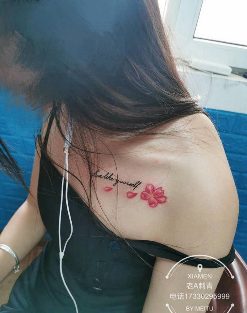 性感女神纹身图片_颈部胸部新传统花体字花花纹身图案