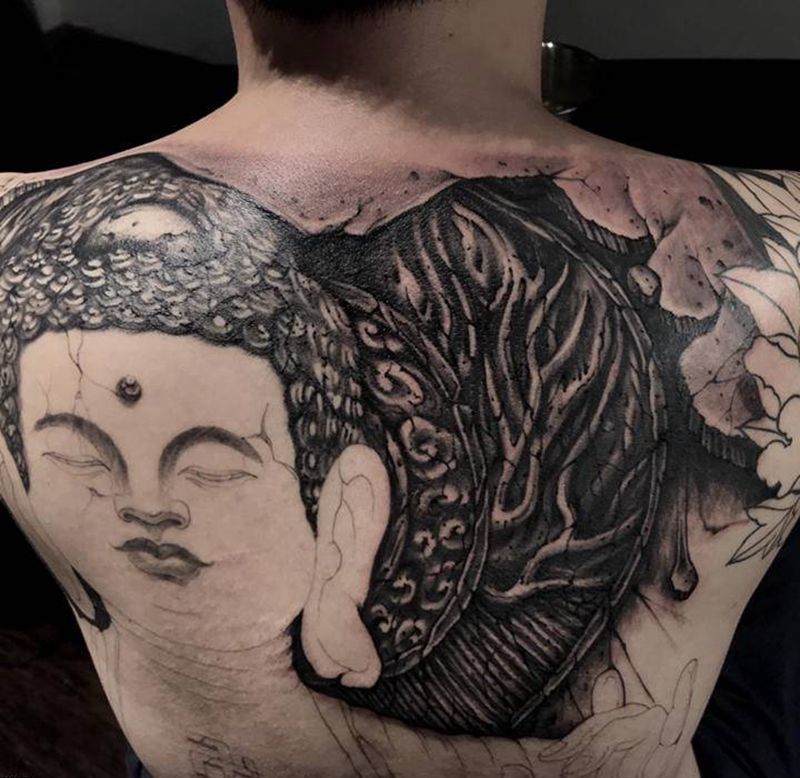 石雕佛像纹身图片_背部新传统欧美写实纹身图案