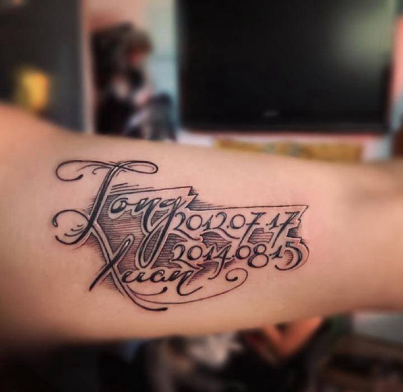 名字纹身图片_手臂花体字图腾纹身图案