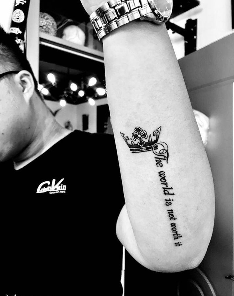 英文纹身图片_手臂花体字图腾纹身图案